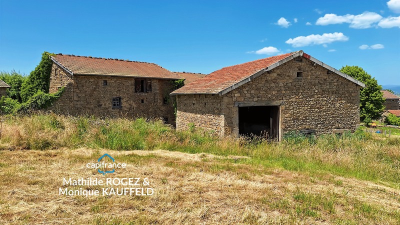 Maison à rénover avec grange en pierre, source et 7 000 m² de terrain - Saint Gervais Sous Meymont (63)
