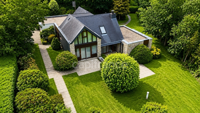 EXCLUSIVITÉ - Maison d'architecte à vendre 8 pièces CARHAIX PLOUGUER (29)