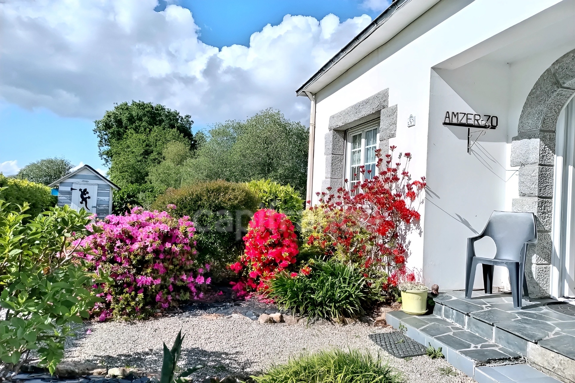 LE JUCH(29) Maison néo-bretonne de 148m² sur un terrain de 1000m², 4 chambres, garage, sous-sol