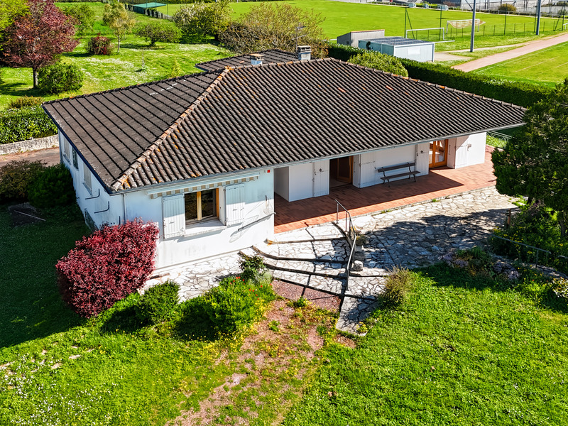 Maison à vendre 10 pièces TONNAY CHARENTE Proche (17)-320 m² habitables-garage- jardin 5 500 m²