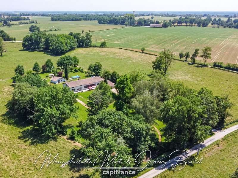 Longère de caractère avec parc arboré