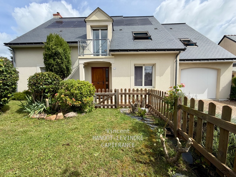 Maison familiale de 146 m² à Tiercé – 5 chambres, jardin sans vis-à-vis, Centre ville et gare à pied