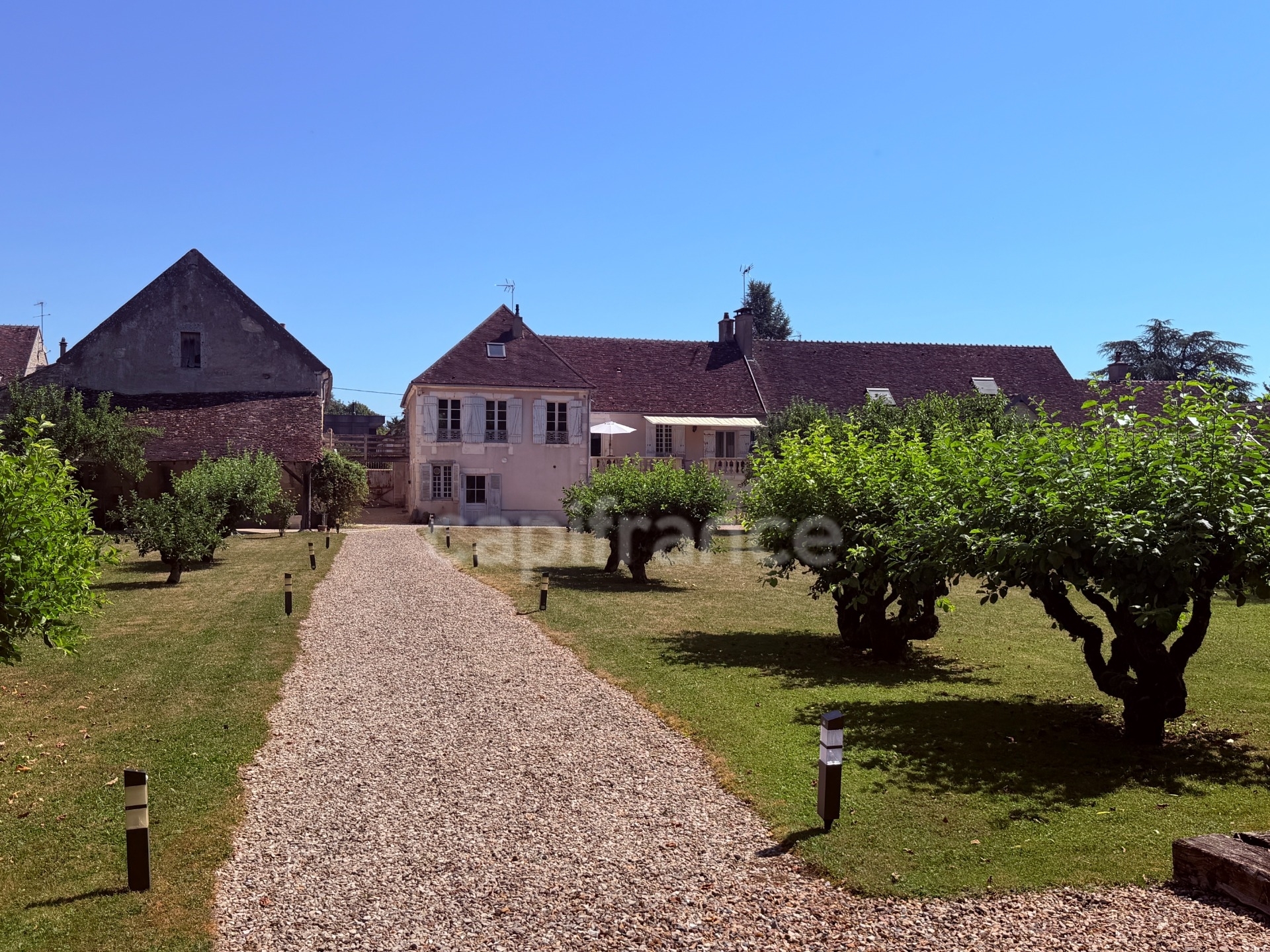 Maison à vendre 6 pièces ESCOLIVES SAINTE CAMILLE (89) de 211 M2 chambres Cave Dépendances Terrain Étang