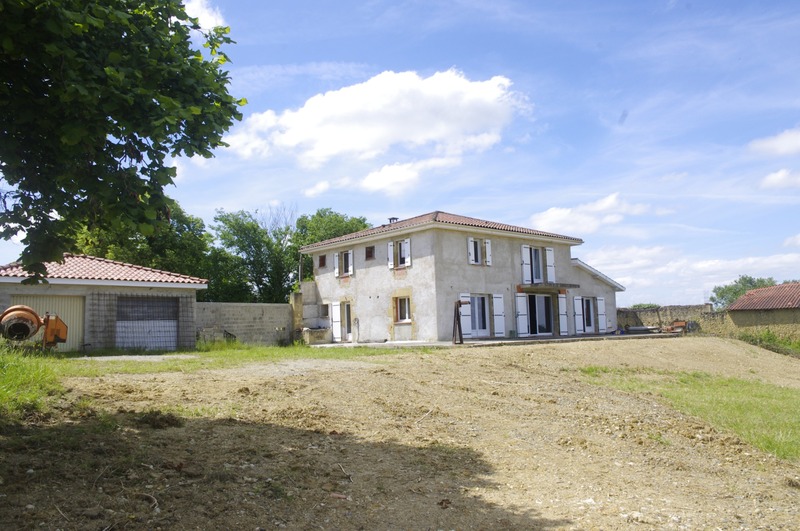 PEYRUSSE VIEILLE, secteur vallonné, belle propriété de 227 m² avec vue panoramique et environnement privilégié