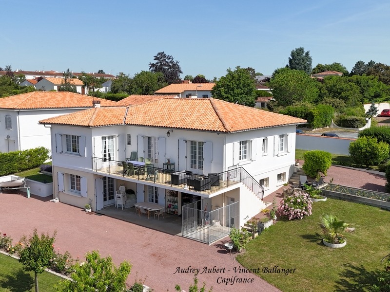 Maison à vendre 7 pièces TONNAY BOUTONNE (17)