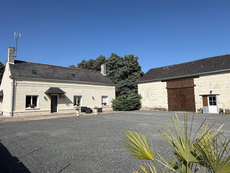 Maison - Longére à vendre 6 pièces VILLEBERNIER (49400) - restauration compléte 156m² et 8960m²