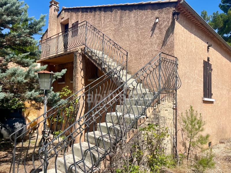 Maison à vendre avec grand terrain et vue dégagée à Gargas (Vaucluse)