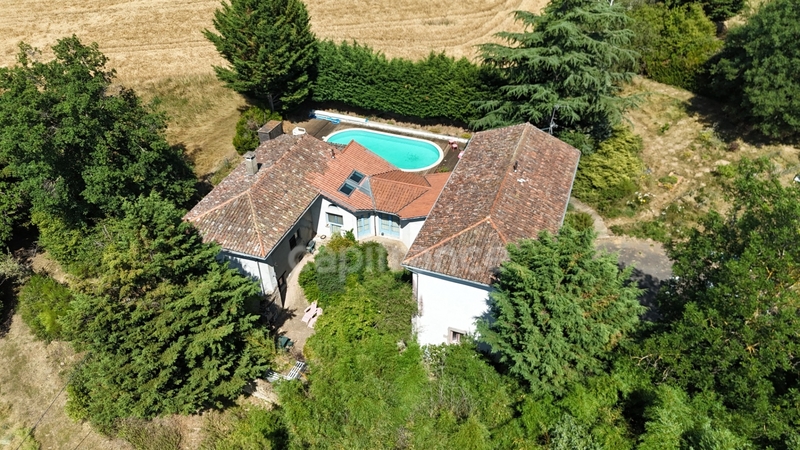 Corps de ferme rénové à vendre 9 pièces 297 m² avec 5 000 m² de terrain SAINT CLEMENT LES PLACES (69)