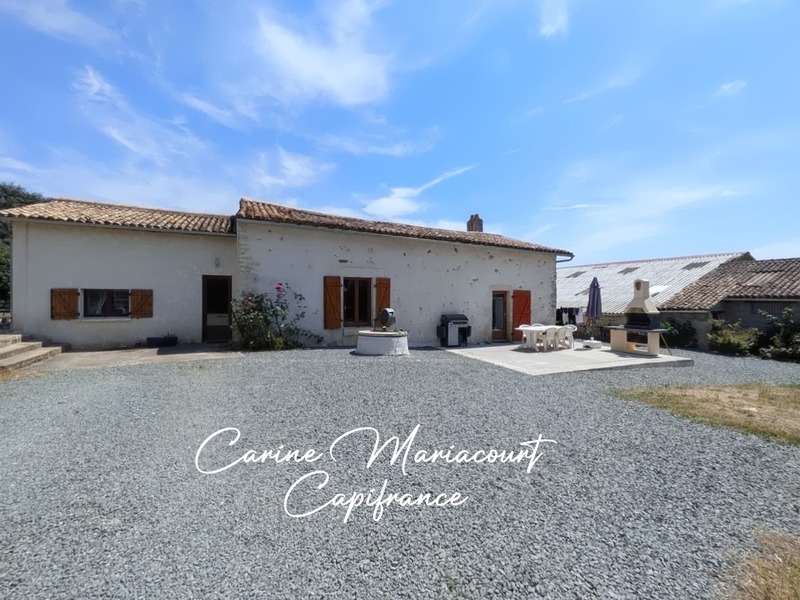 Maison en pierre rénovée de 158 m² – Terrain clos de plus de 4 500 m² – Dépendance de 155 m² – DPE C