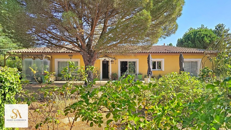 VILLARDONNEL – Villa de plain-pied avec garage, 4 chambres et bureau, sur un terrain de 3 577 m² avec vue dégagée sur la Montagne Noire