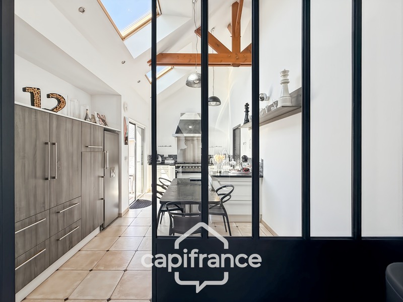 Maison contemporaine de plain-pied de 160 m² – 4 chambres – Véranda de 27 m² avec spa – Double garage – Carport – Noyal-Pontivy