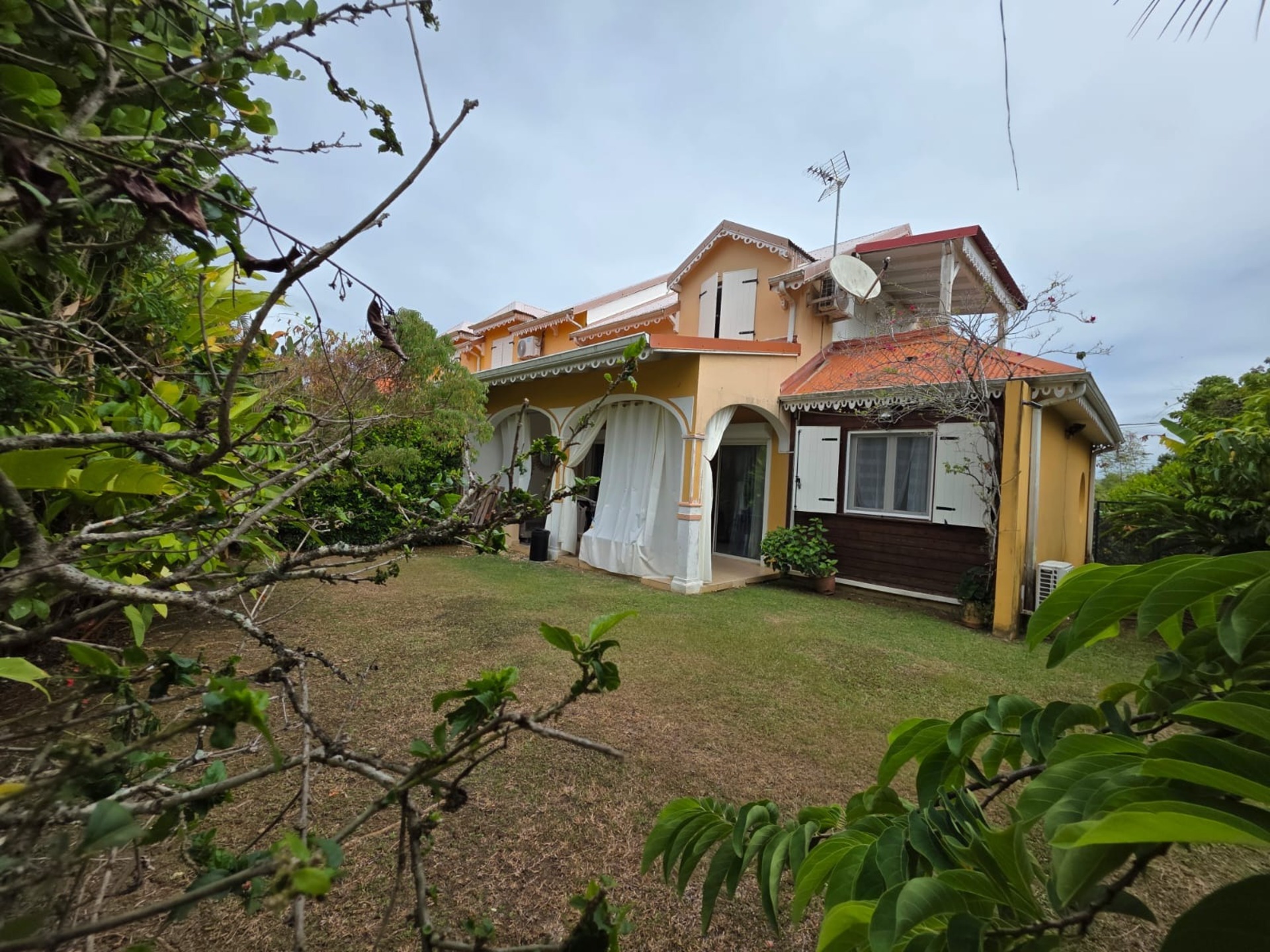 Maison 3 chambres avec jardin dans résidence sécurisée avec piscine
