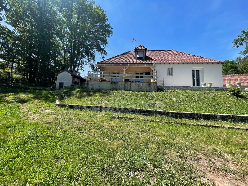 Maison de caractère avec piscine sur terrain arboré de 2452 m² JUGEALS NAZARETH (19)