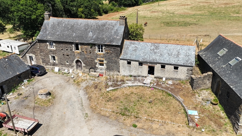 EXCLUSIVITÉ - Propriété à vendre 12 pièces CARHAIX PLOUGUER (29)