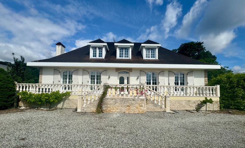 Propriété à vendre 8 pièces MONT DE MARSAN (40) de 210 m² proche commerces