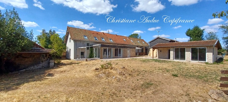 Entre Cluny et Charolles, vaste propriété de 250 m², sur terrain de 2 800 m²