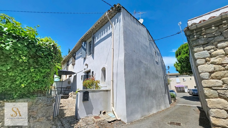 Maison de caractère en pierre, 3 chambres, jardin, terrasse et garage – Charme authentique au cœur d’un village calme entouré de nature