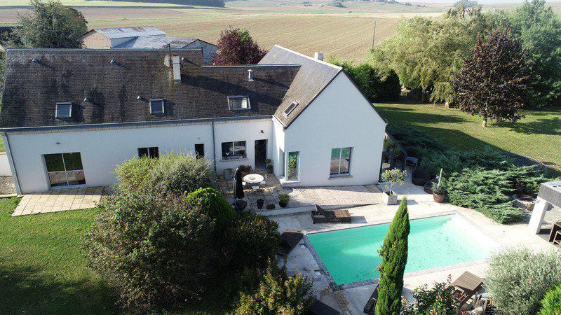 ARCY SAINTE RESTITUE (02) belle maison d'architecte de 291 m2 sur un terrain de 7000 m2