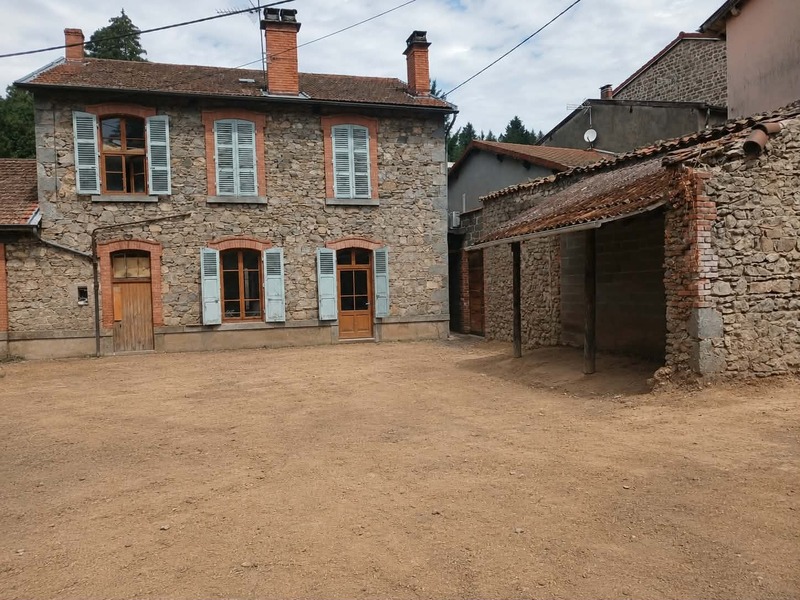 Bellevue – Thiers | Maison de caractère avec 1 200 m² de terrain et fort potentiel