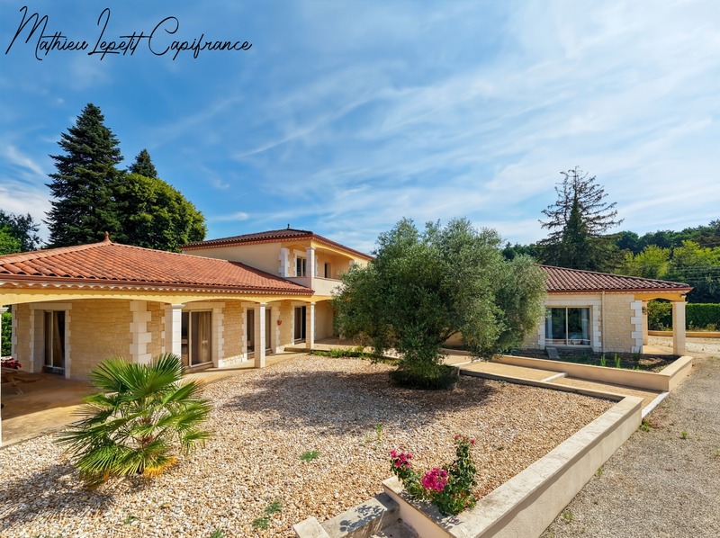 À vendre Maison T9 familiale contemporaine de 313 m² – Construction traditionnelle de 2011 – 7 chambres – Terrain clos de 2 874 m² SAINT PIERRE DE COLE (24)