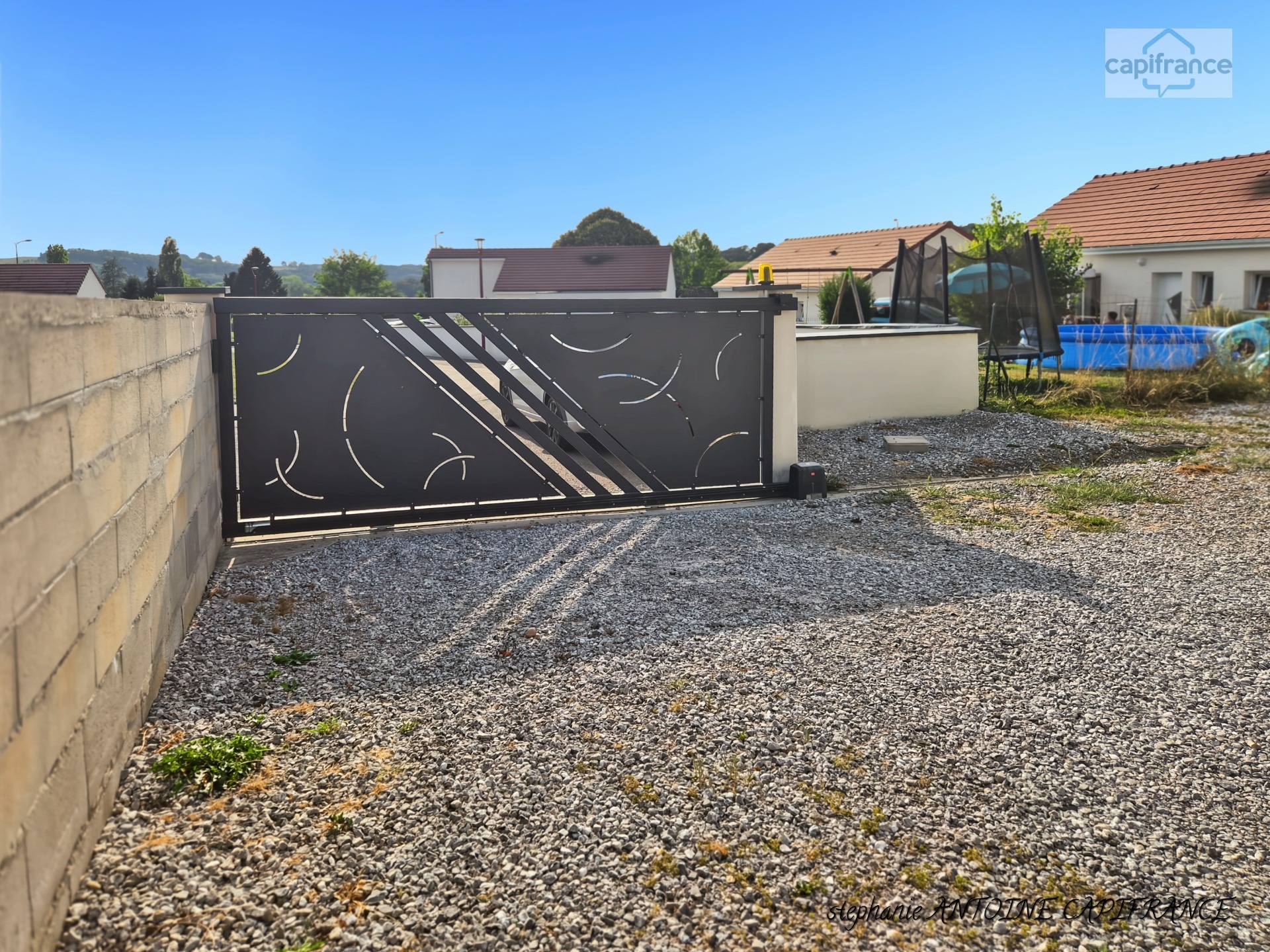 Maison récente de plain-pied, 3 chambres, garage et terrain clos à Berenx