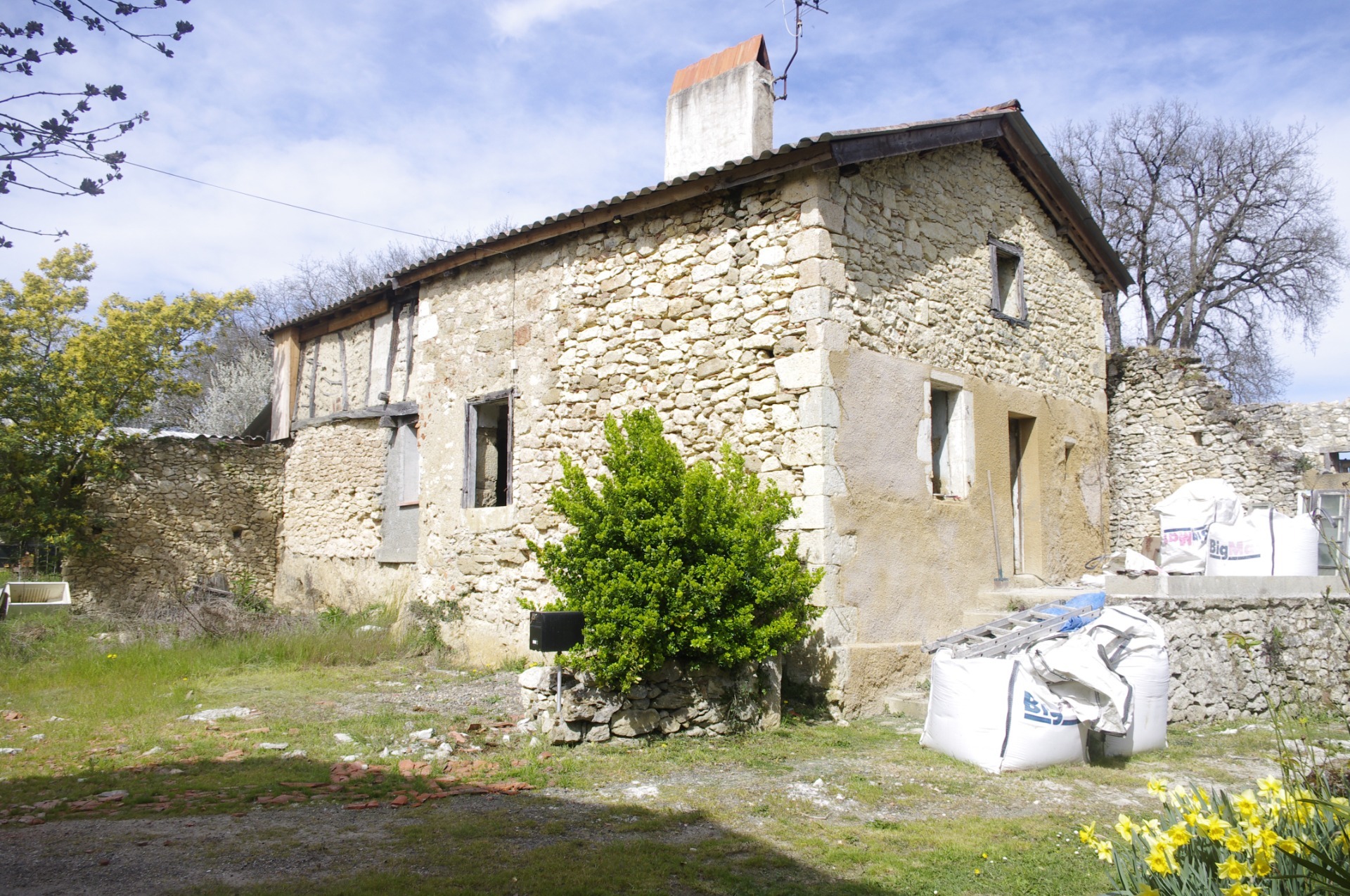 A vendre Maison en pierre 5 pièces SAINT JEAN POUTGE (32) sur terrain de 2ha