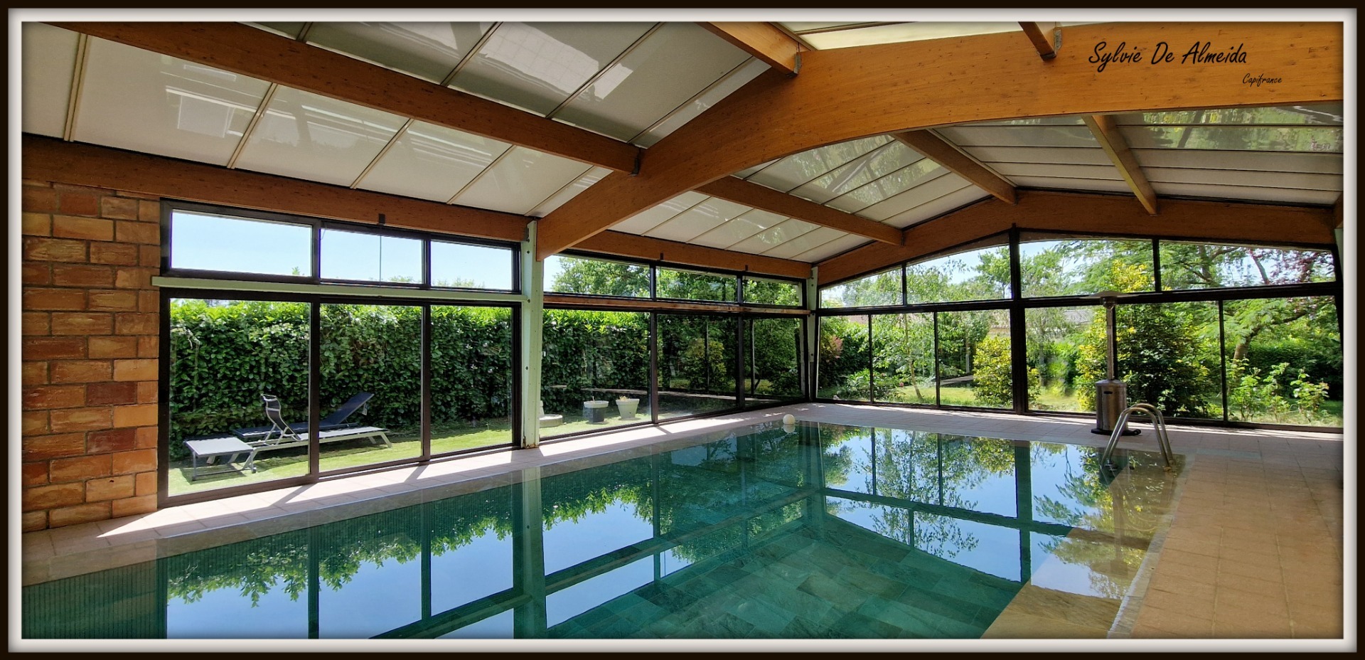 Propriete à vendre 8 pièces 285 m² REPLONGES (01), Piscine, 4 suites, double garage, terrain 2136 m²