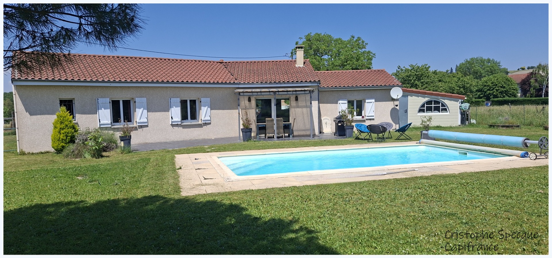 Plain-pied lumineux avec piscine dans secteur calme