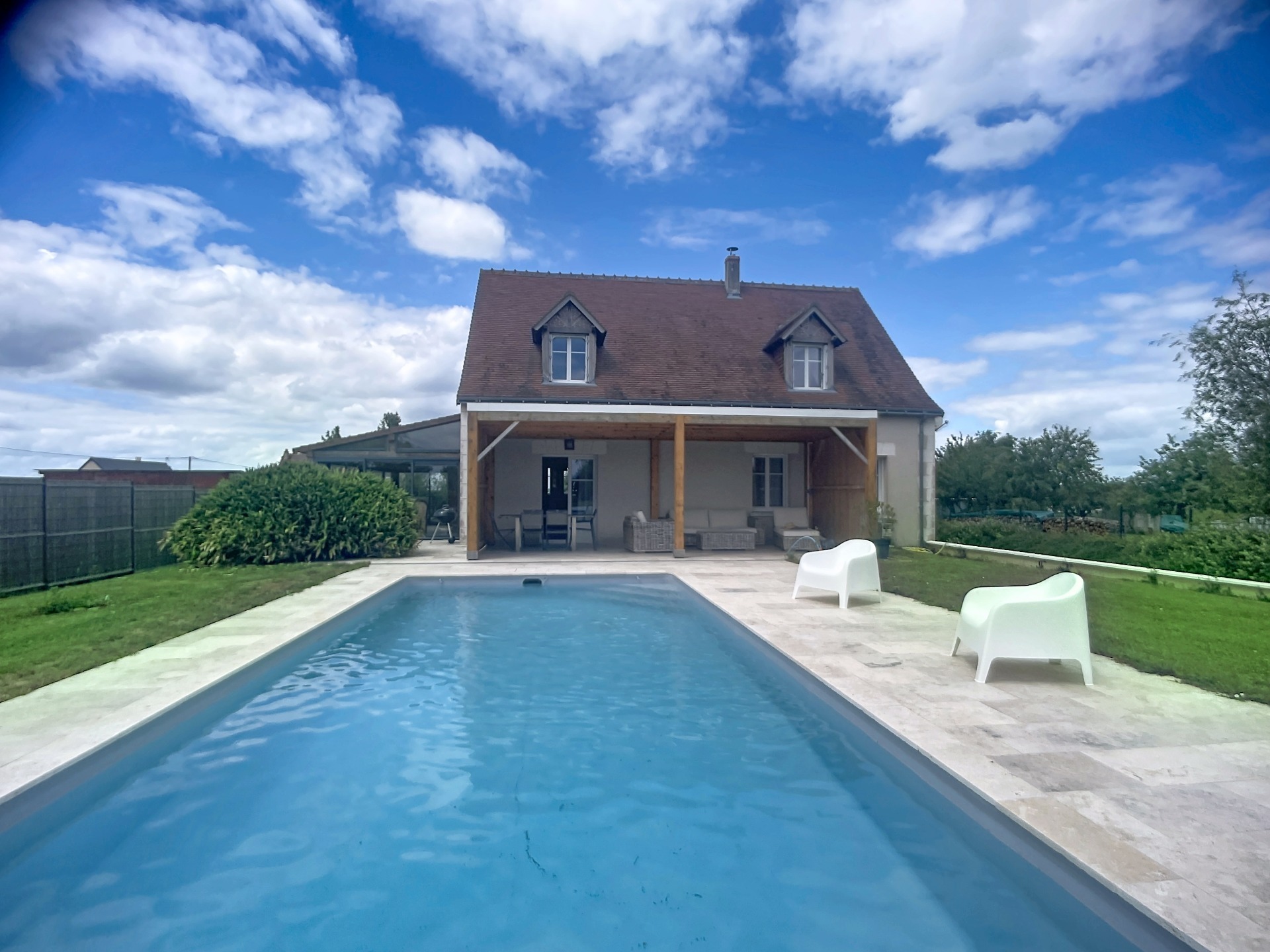 Indre et Loire, 20 mn Sainte Maure de Touraine, Maison type 7, 4 chambres, avec piscine