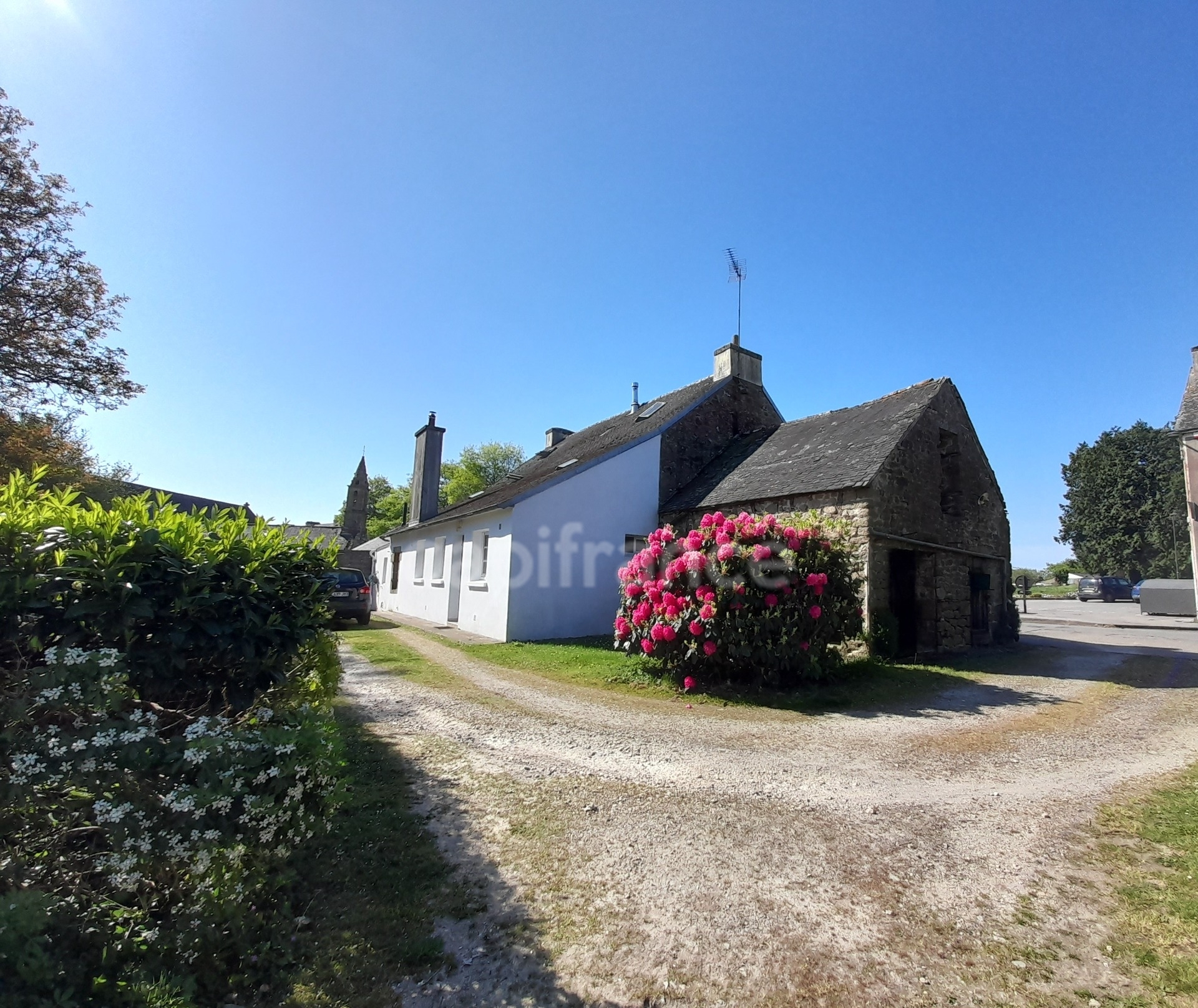 Maison à vendre 4 pièces PLOGONNEC (29180)- Surface habitable 131.82 m2 -parcelle de 13963m2 + bois de 9018m2- Dépendances