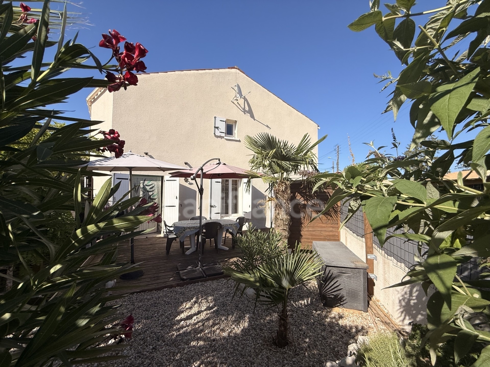 SAINT SATURNIN DU BOIS - MAISON 2 CHAMBRES JARDIN