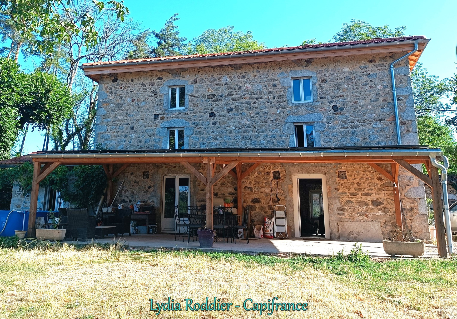 Maison 177 m2 - 6 pièces - 3 Chambres avec vue exceptionnelle à Saint Victor Montvianeix (63550)