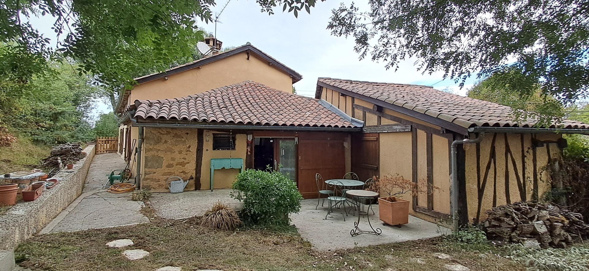 À VENDRE proche Aignan propriété de charme sur 3646 m² de terrain avec piscine et Gîte séparé