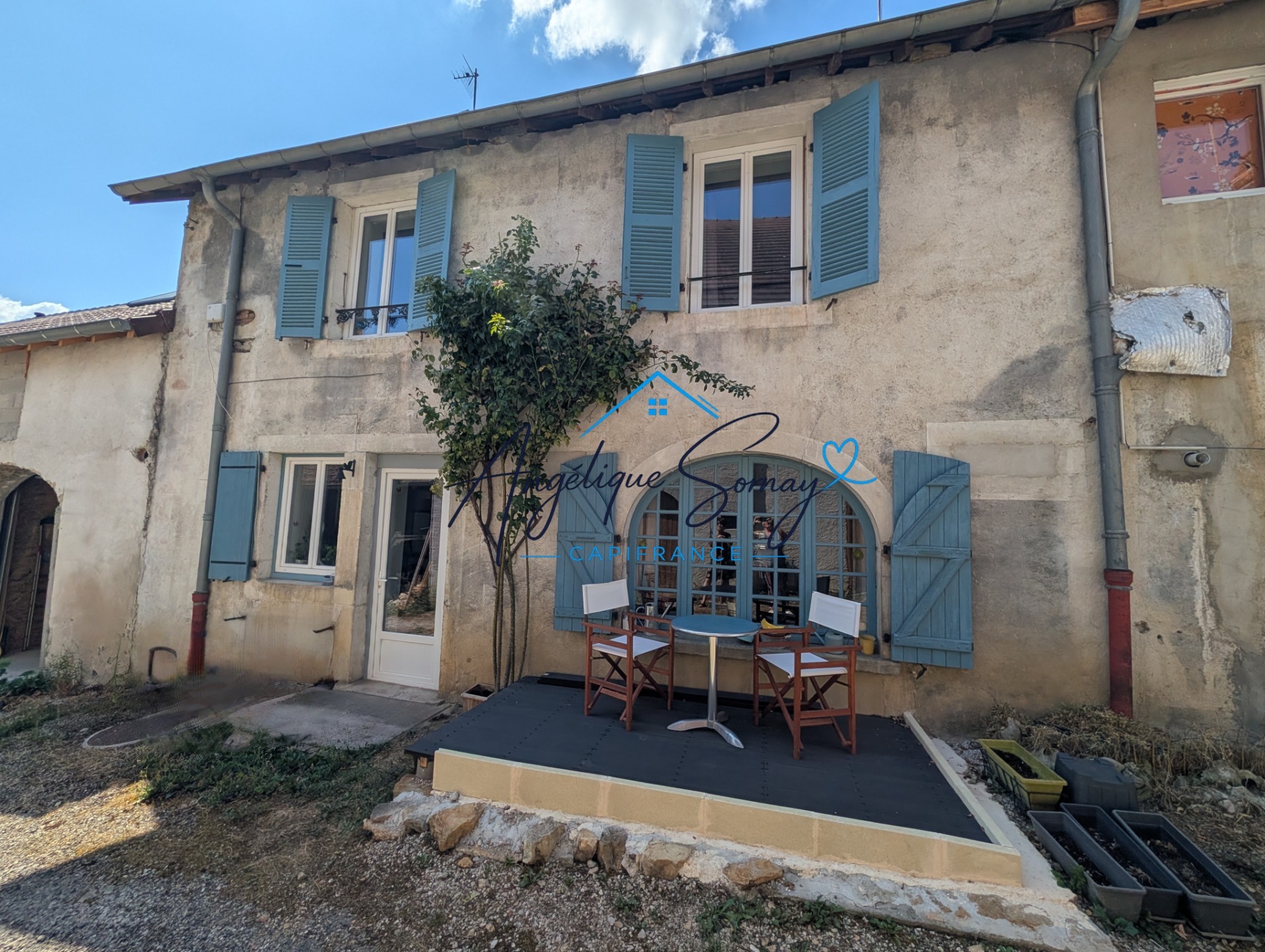 CHILLE – MAISON DE VILLAGE MITOYENNE DE 160 M² AVEC GARAGE, STATIONNEMENT