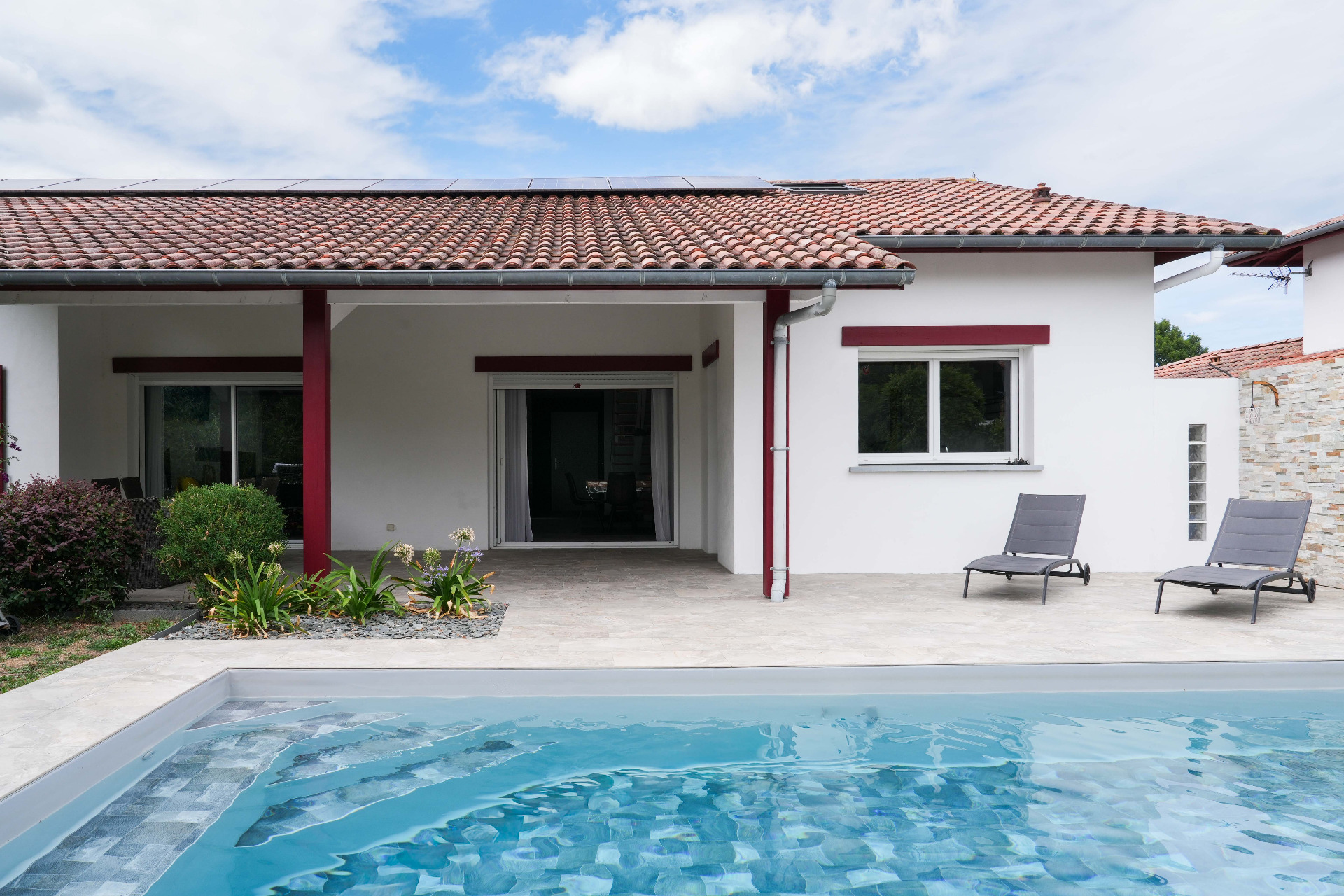 Maison contemporaine d’exception avec piscine – Élégance, confort et performance énergétique au cœur de Larressore