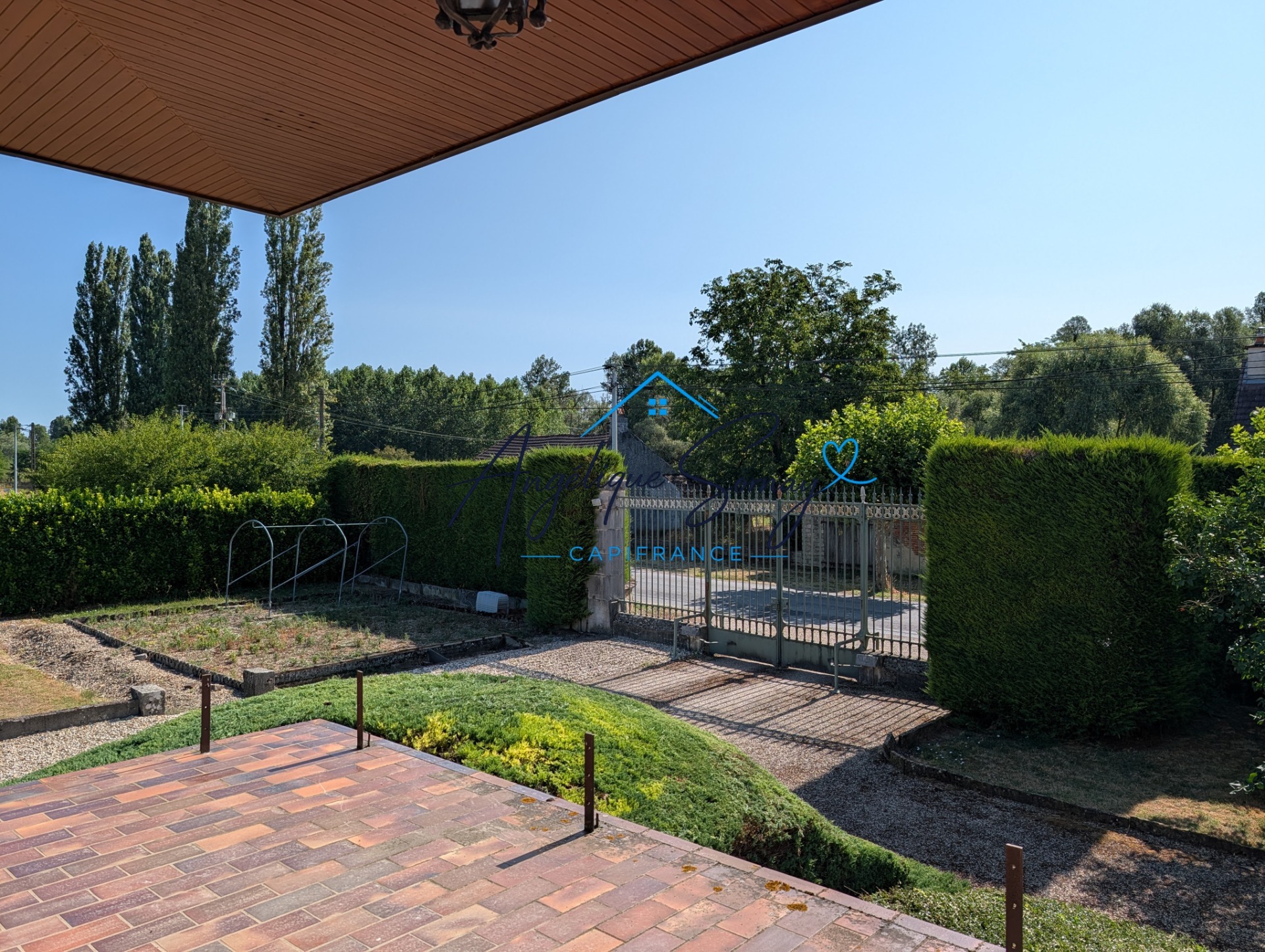 À VENDRE – Belle maison familiale de caractère de 200 m² avec terrain de 2 771 m² à Lays-sur-le-Doubs