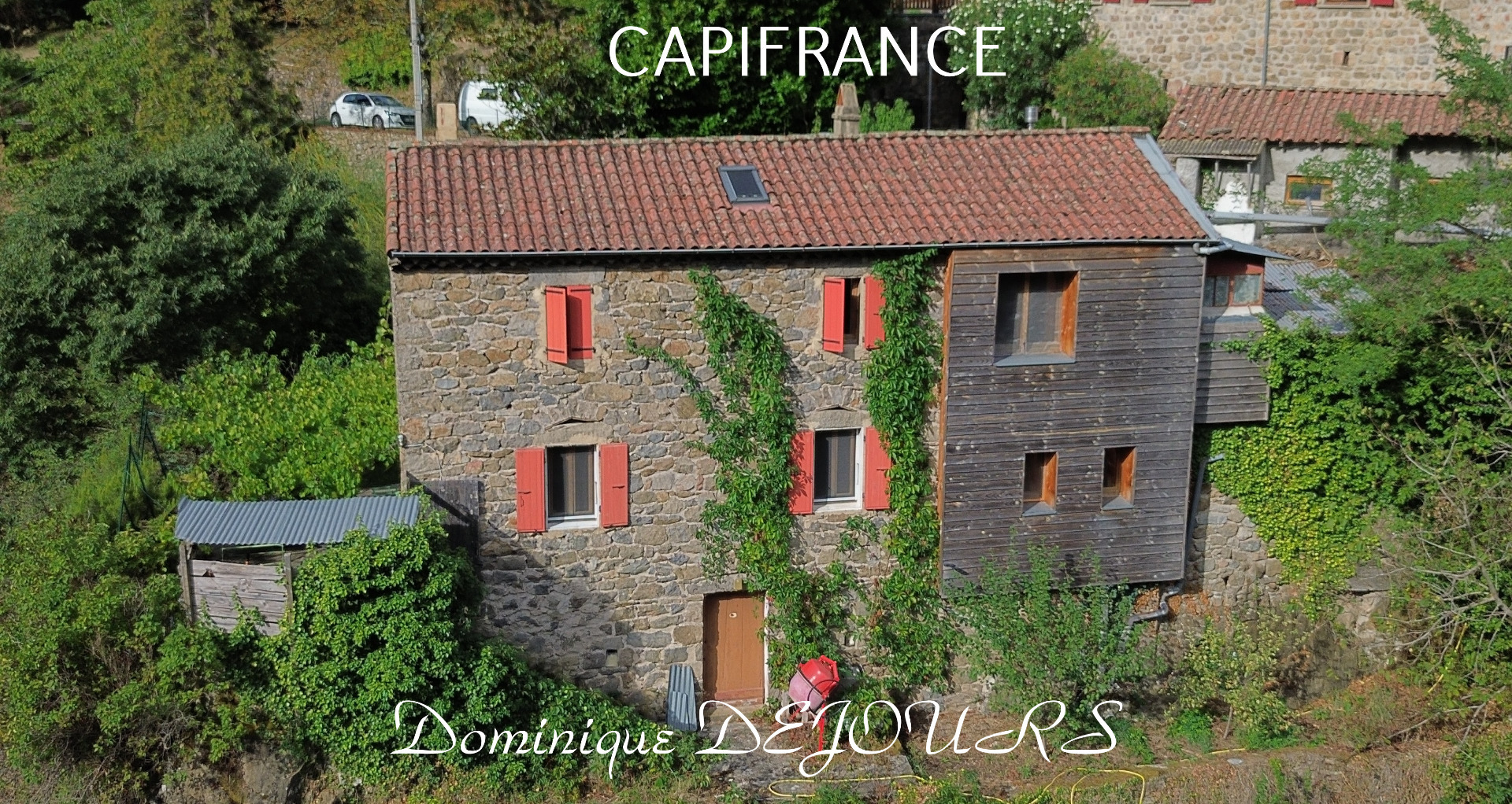 Ardèche, St Sauveur de Montagut, dans la vallée de l'Eyrieux maison en pierres et une annexe pour atelier ou projet studio indépendant