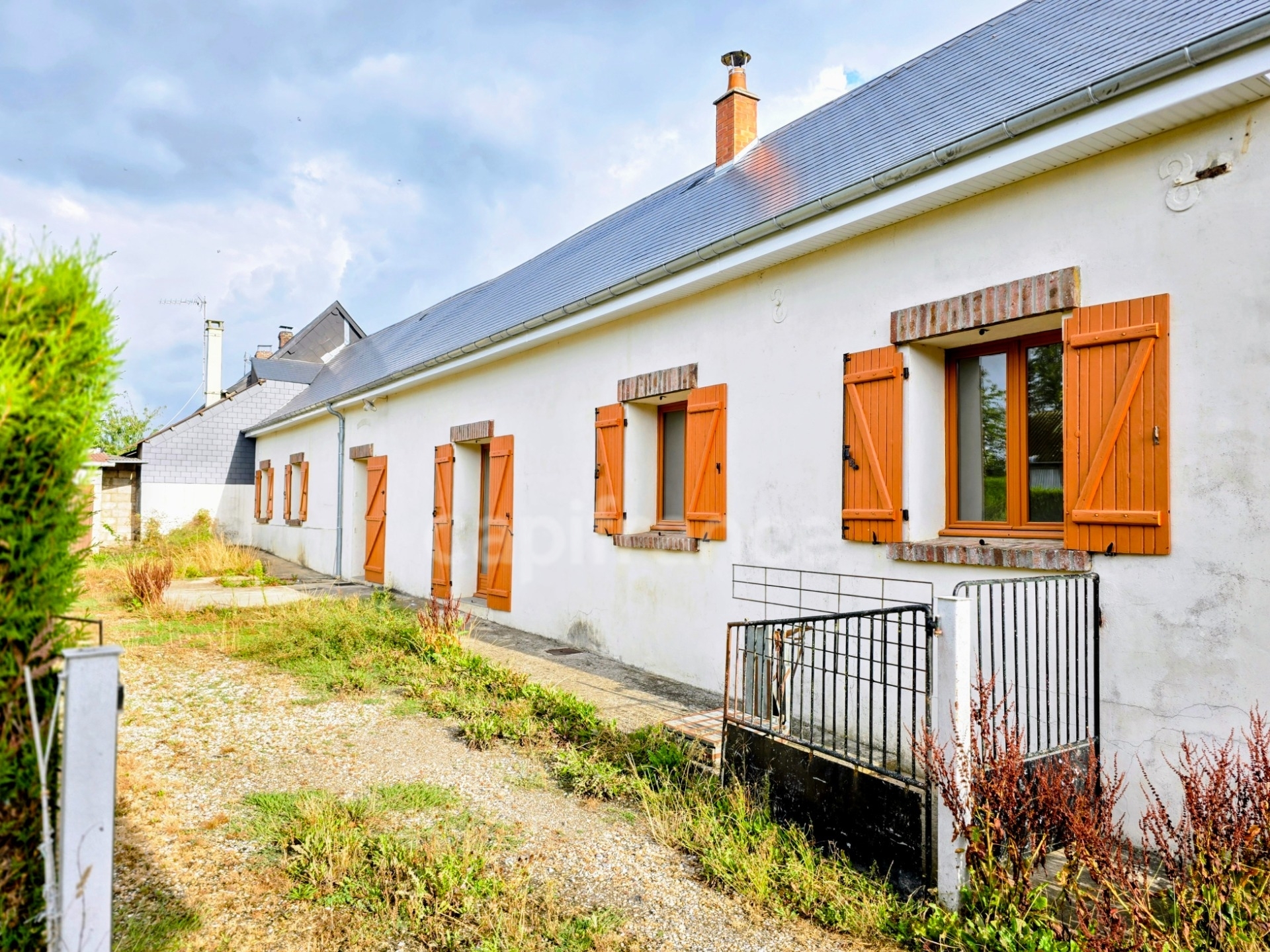 À VENDRE ANCIEN CORPS DE FERME RÉNOVÉ AVEC NOMBREUSES DÉPENDANCES à GUERVILLE (76)
