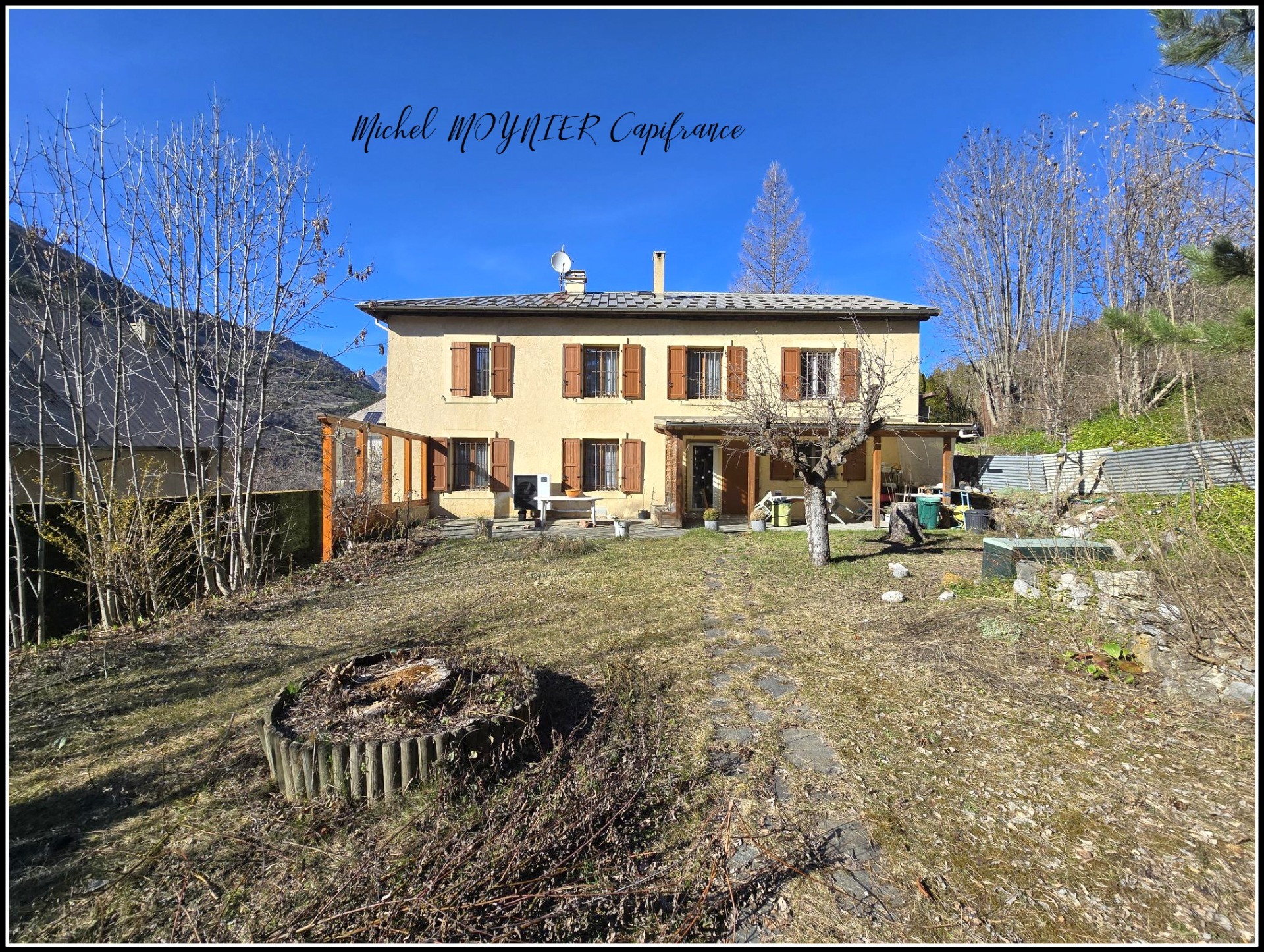 À L’Argentière-la-Bessée, maison de caractère sur plus de 2 500 m² de terrain, volumes, annexes et vraie présence