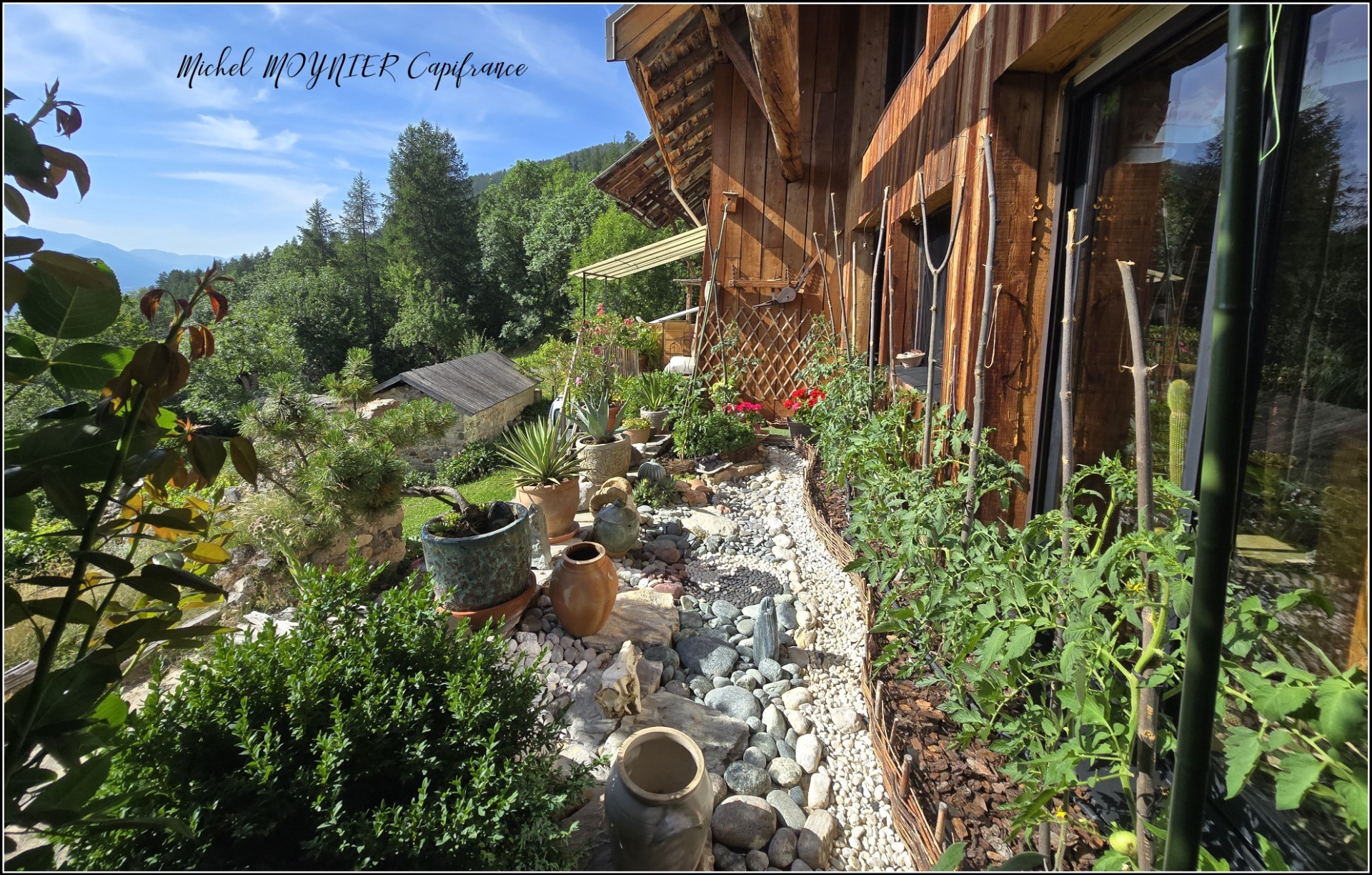 Aux Seyes, commune de Champcella, grande maison de montagne rénovée pour résidence principale, gîte ou chambres d’hôtes
