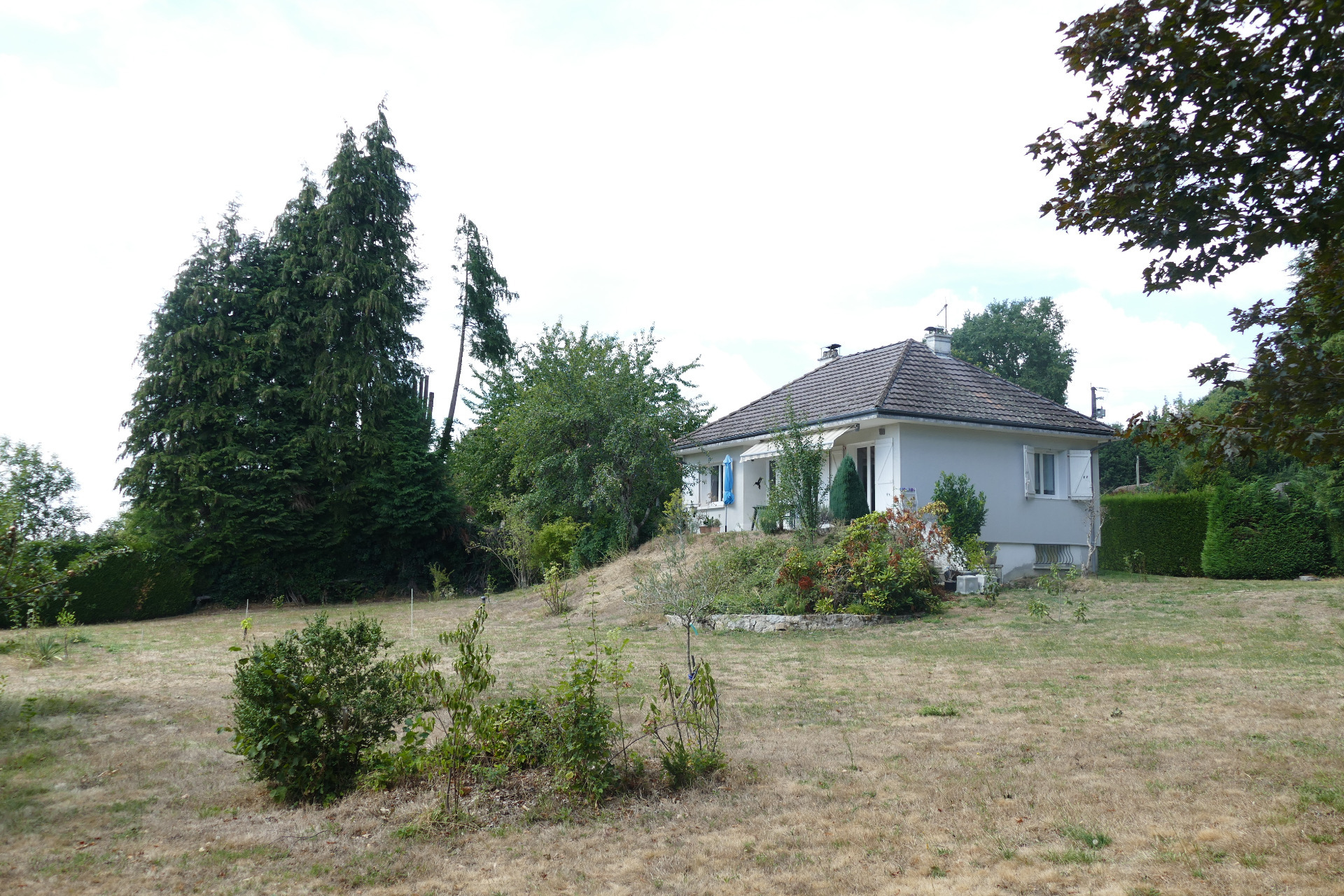Maison plain-pied, restaurée, avec sous-sol et jardin, proche commerces et services médicaux
