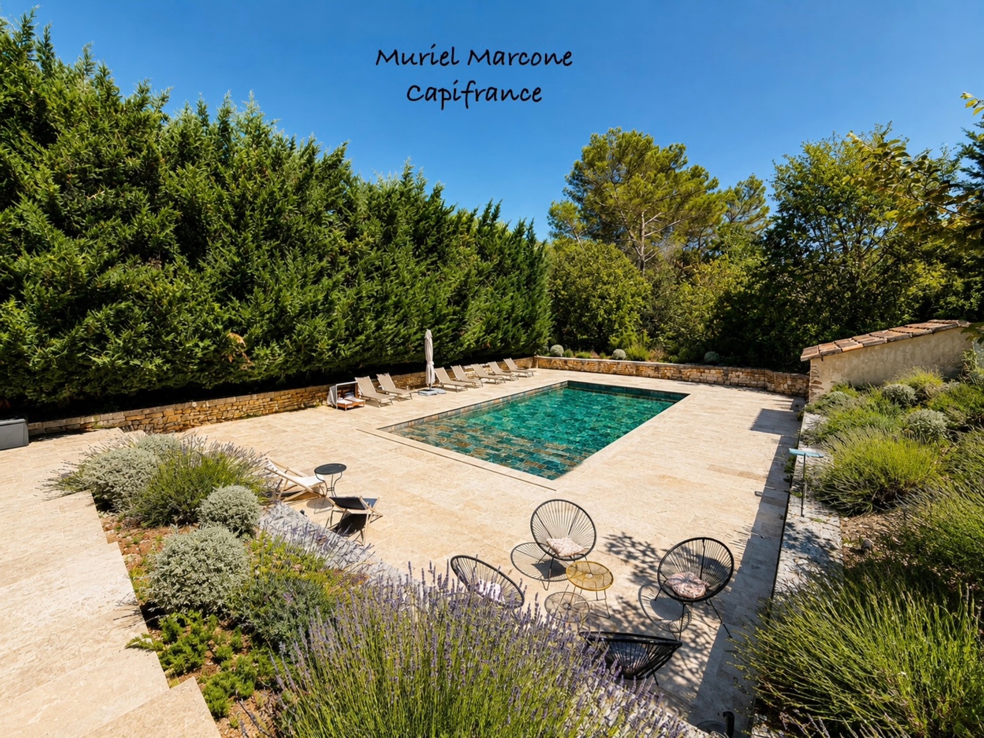 Mas du XVIIIe siècle de 210 m2, piscine, jardin de 6400 m2 OPPEDE (84)