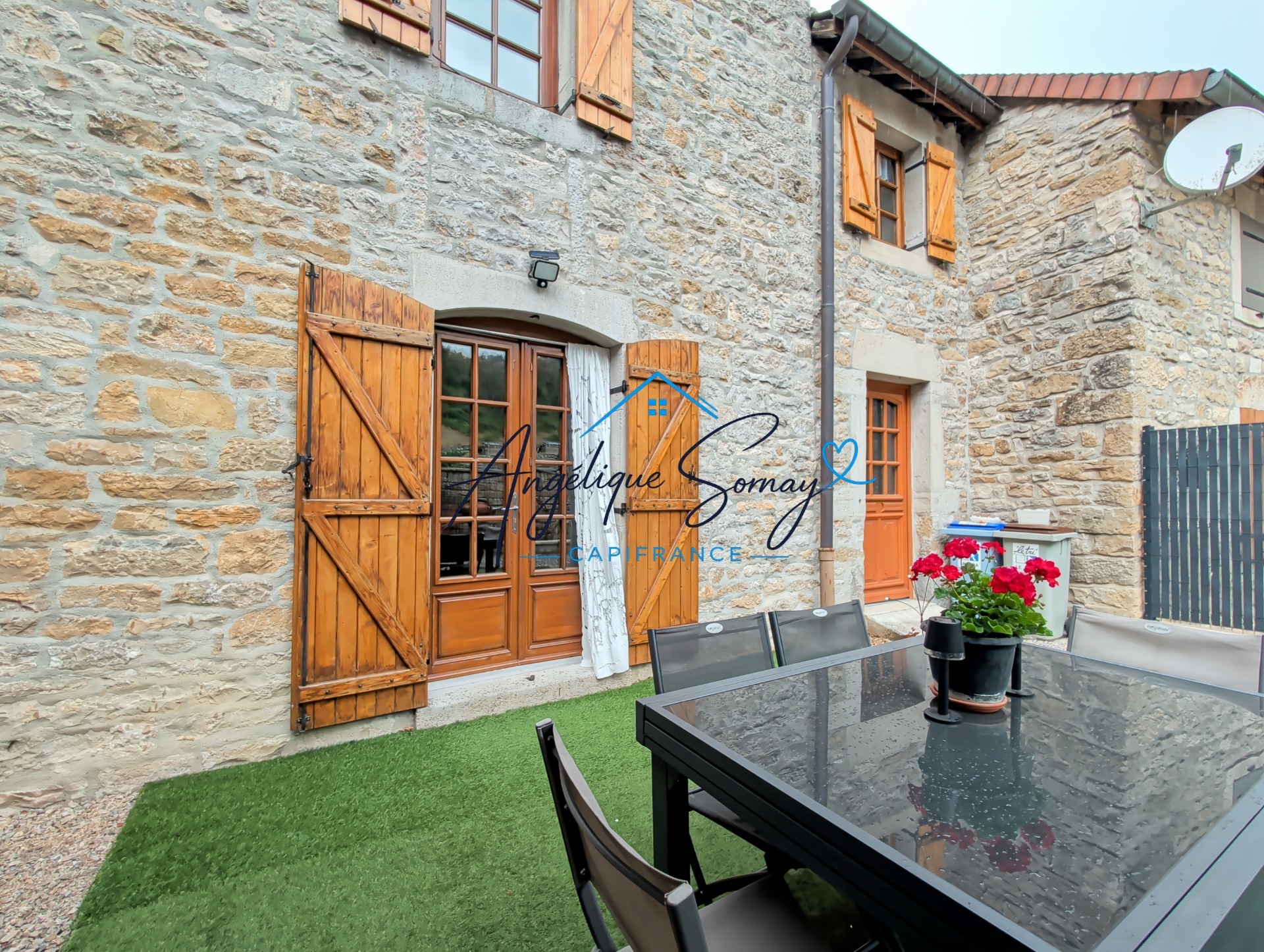 ❤️ COUP DE CŒUR À BAUME-LES-MESSIEURS ! Maison mitoyenne en pierre rénovée, 5 chambres et beaux volumes