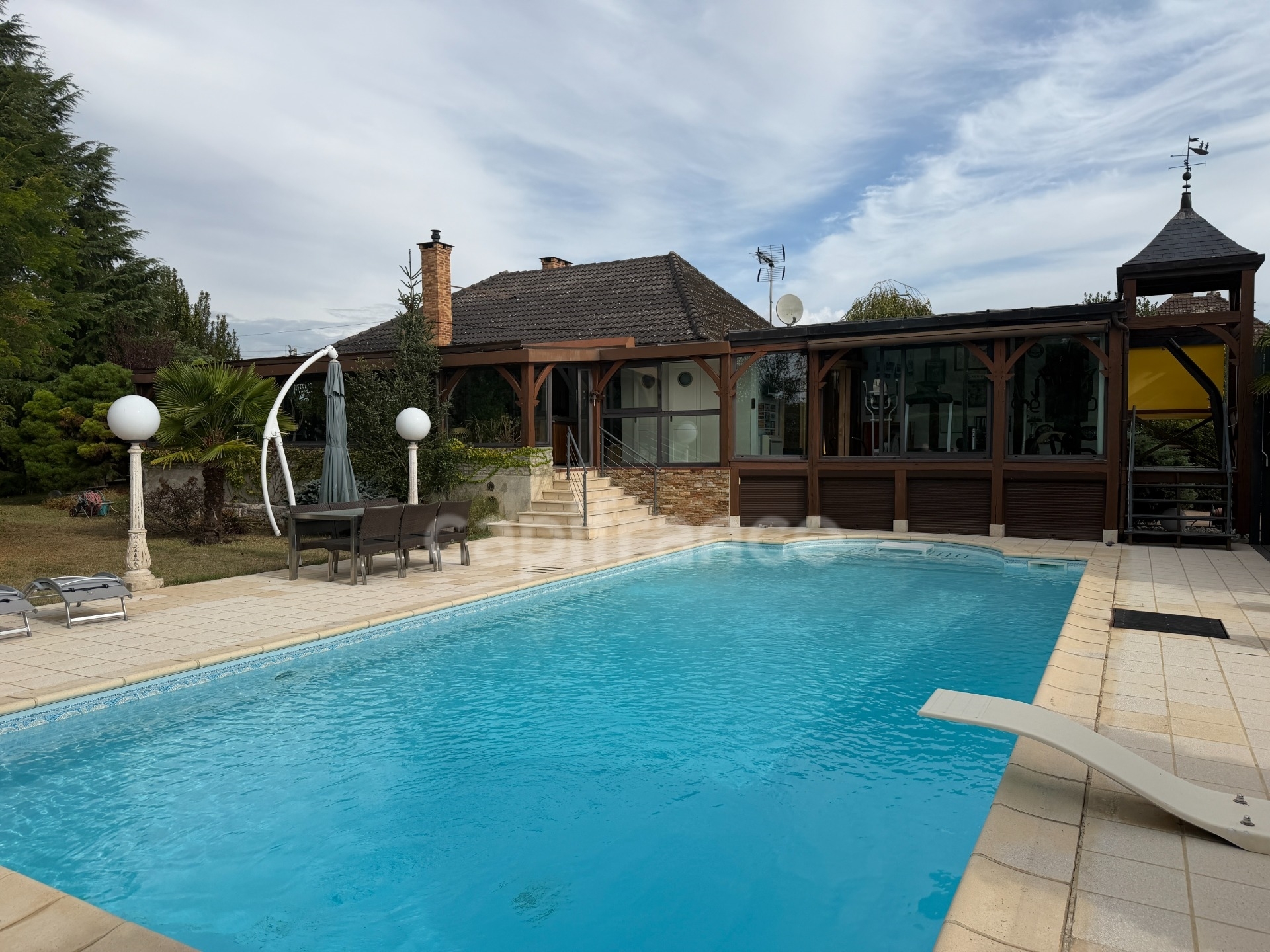 Maison à vendre 7 pièces AUXERRE (89) 167 m2 Piscine Terrain de 2300 m2 Dépendance