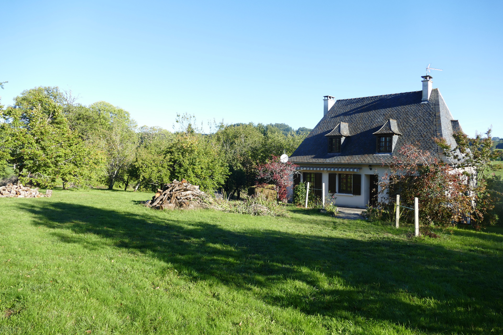 Maison 6 chambres avec 4600m2 de jardin, grand sous-sol, possibilité de vie en plain-pied (Calvinet-Puycapel, 15)