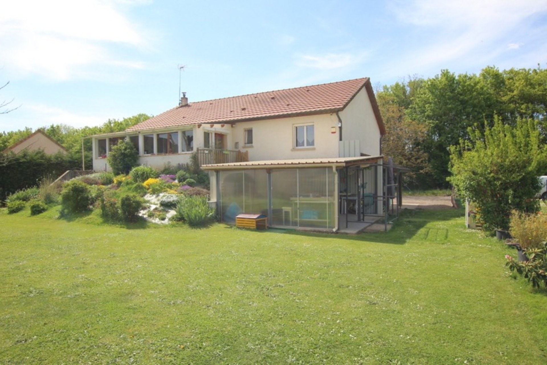 Dpt Saône et Loire (71), à vendre proche de CHALON SUR SAONE maison 5 pièces sur 1221 m²