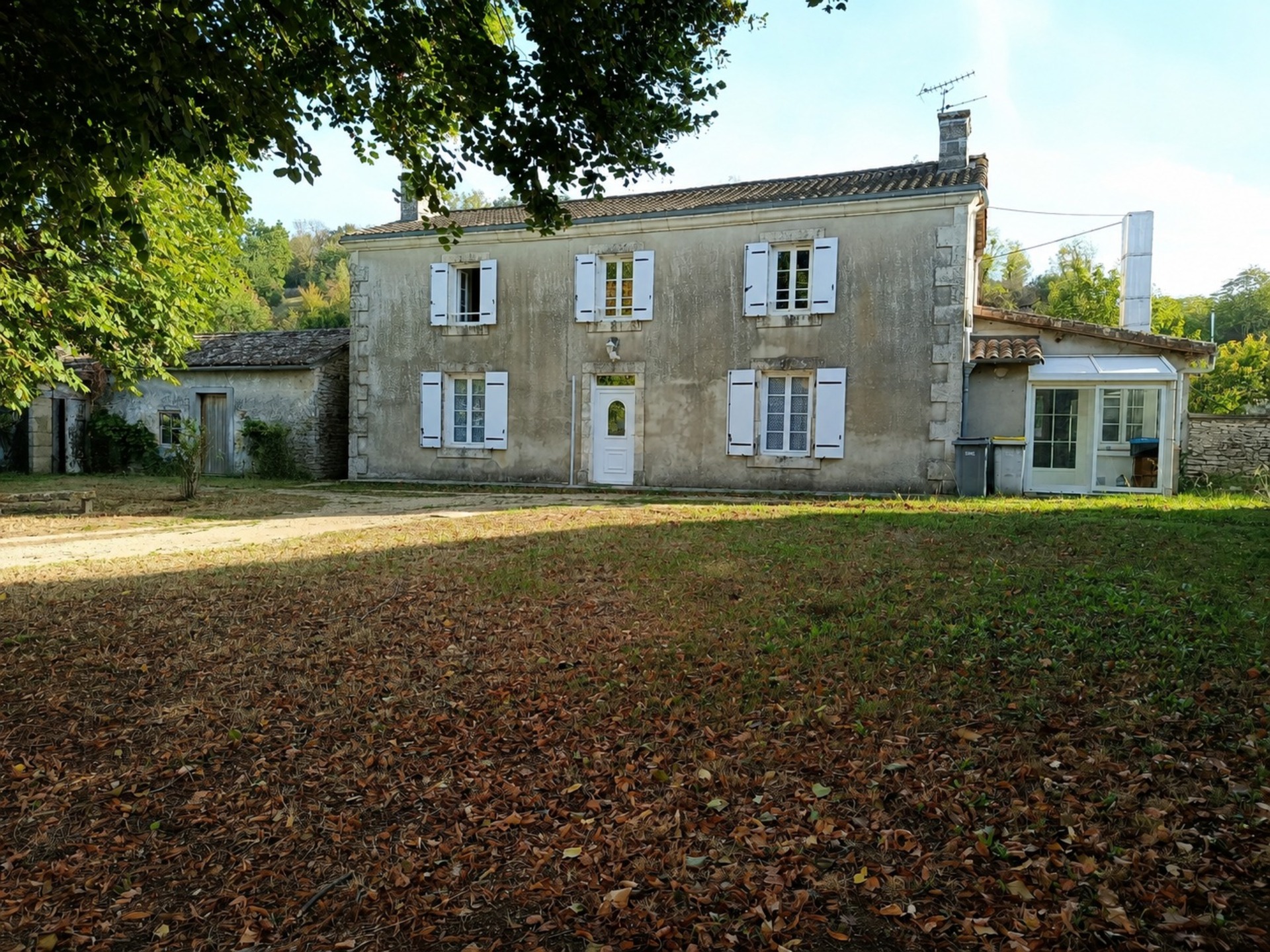 Maison Poitevine 9 pièces à 3 minutes de Saint Maixent L'école