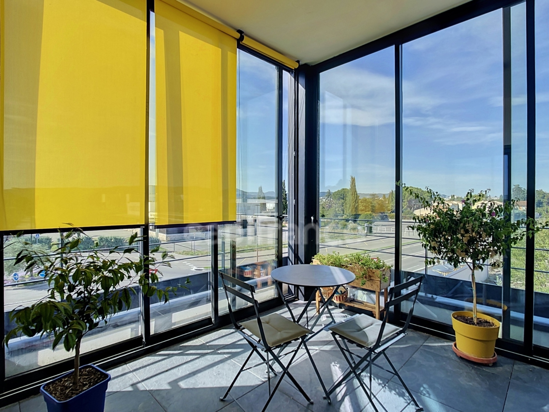 MONTELIMAR SUD - à vendre AppartementMONTÉLIMAR – APPARTEMENT CONTEMPORAIN, RÉSIDENCE RÉCENTE ET SÉCURISÉE avec belle terrasse, garage et place de parking privative aérienne