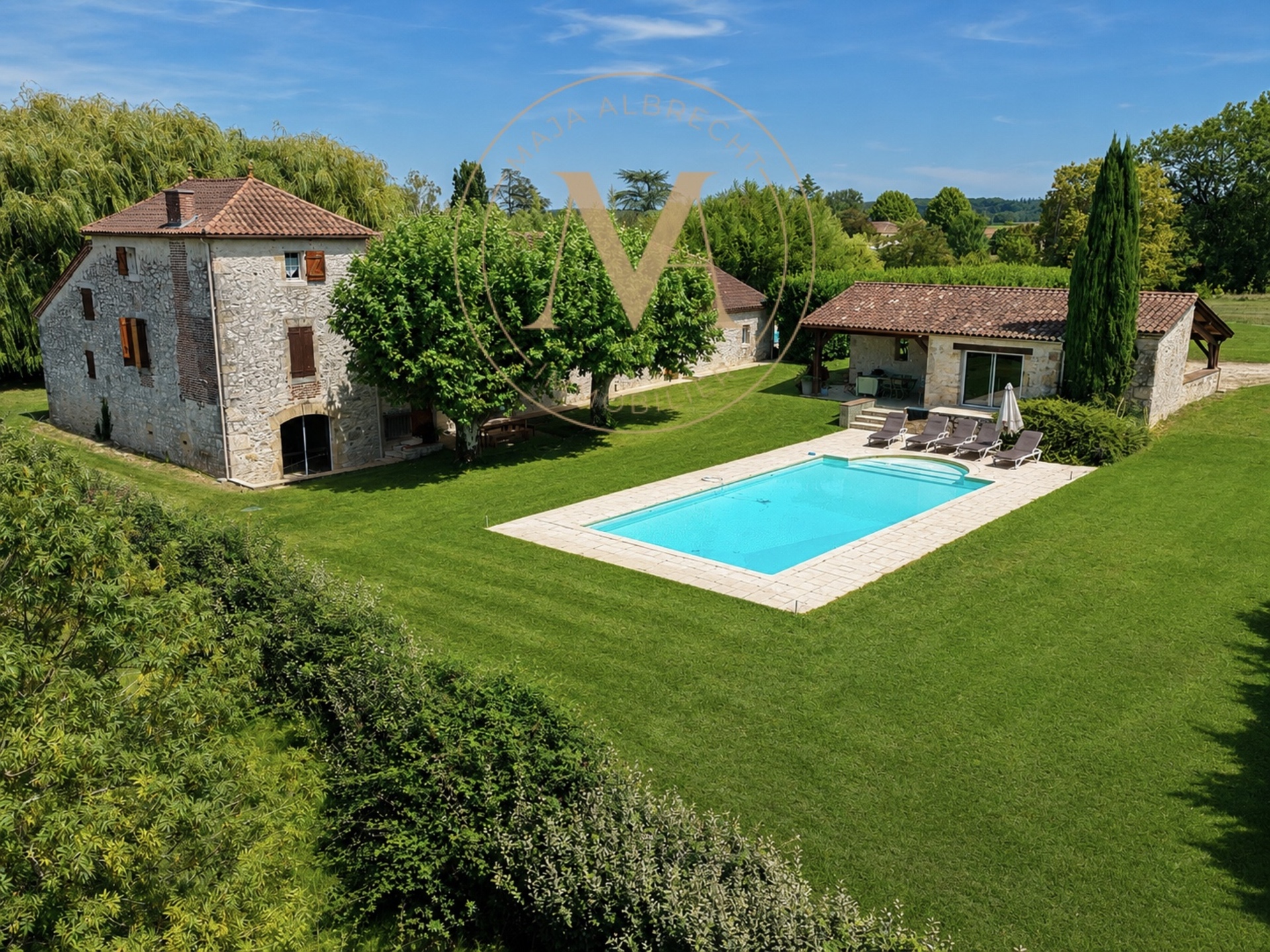 DEUX MAISONS EN UNE • 10 CHAMBRES • 2 PISCINES • JUSQU’À 10 HA SAINT GEORGES (47)