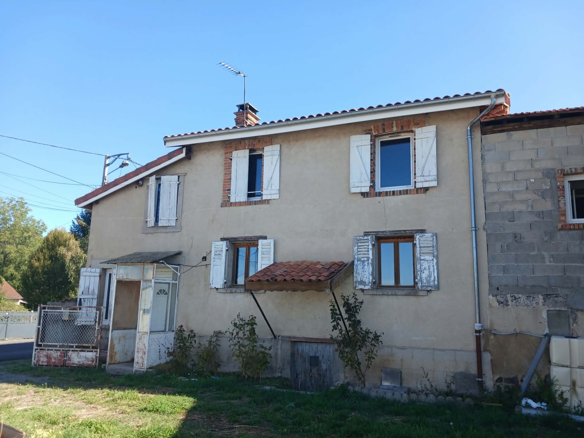 Maison de charme avec dépendances sur 1 391 m² de terrain – Paslière